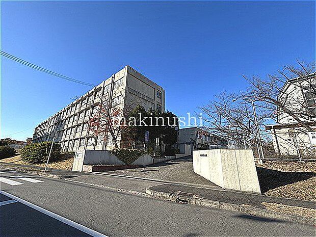 堺市立晴美台中学校 徒歩11分。 830m