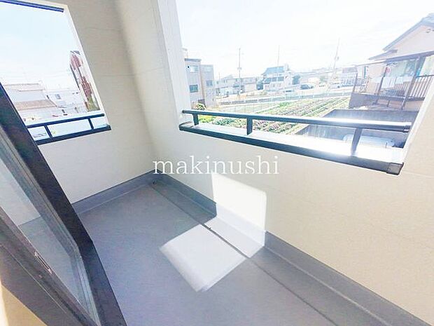 インナーバルコニー・風通しの良い明るいバルコニーです。