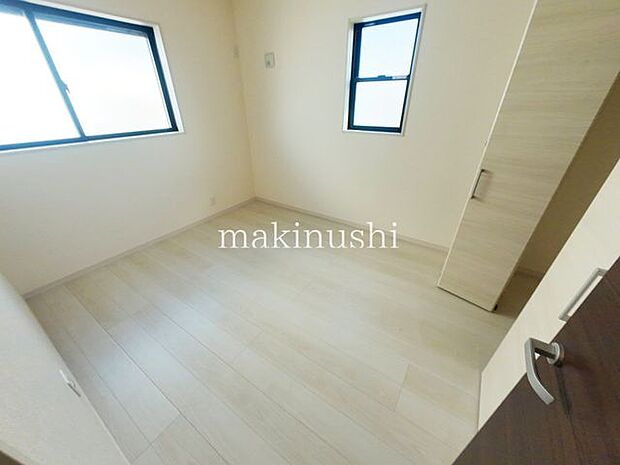 ・2面採光を確保した明るい室内は、風通しも良く、大変居心地の良い空間となっております。