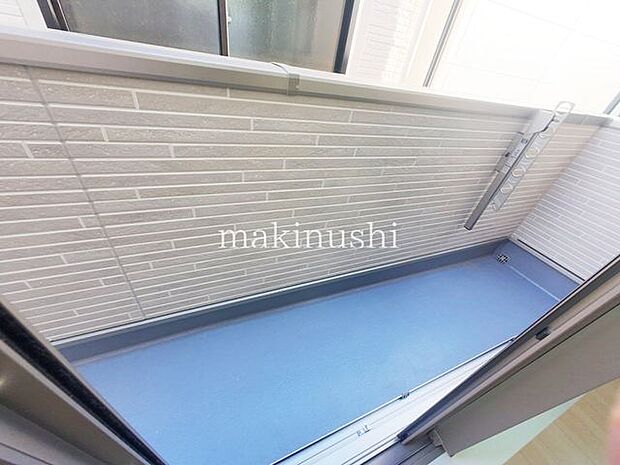 バルコニー・風通しの良い明るいバルコニーです。