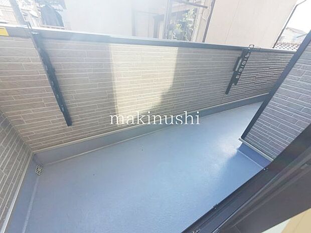 バルコニー・風通しの良い明るいバルコニーです。