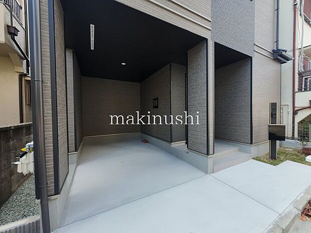 ・インナーガレージは強い日差しや雨から大切なお車を守ります。