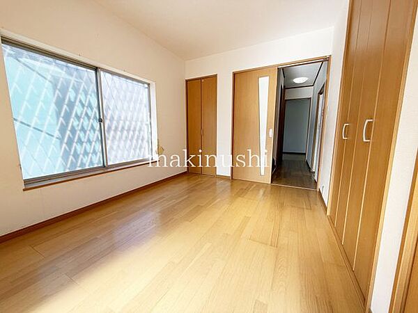 寝室約6.0帖明るい洋室です。寝室にもお子様のお部屋にもご利用頂けます。