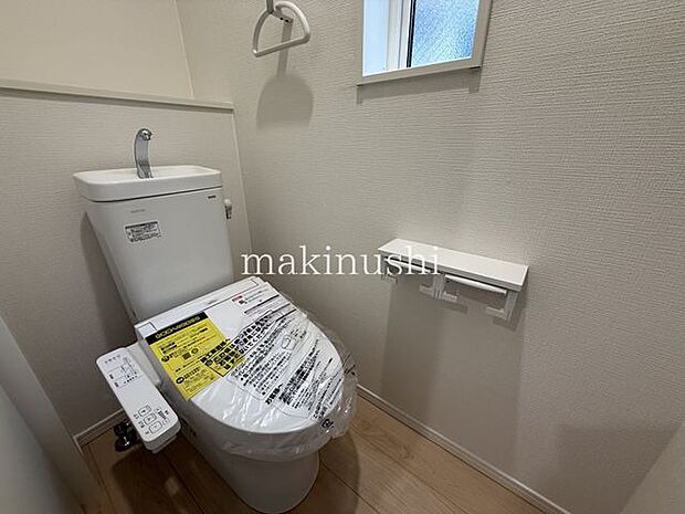 トイレ快適な温水洗浄便座付きのトイレです。毎日使うトイレが綺麗だと嬉しいですね。