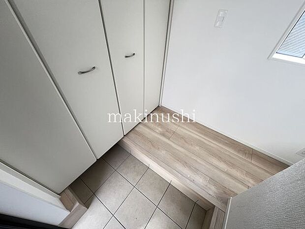 ・段差の少ない玄関、ご年配の方や小さなお子様がいるご家庭も安心です。