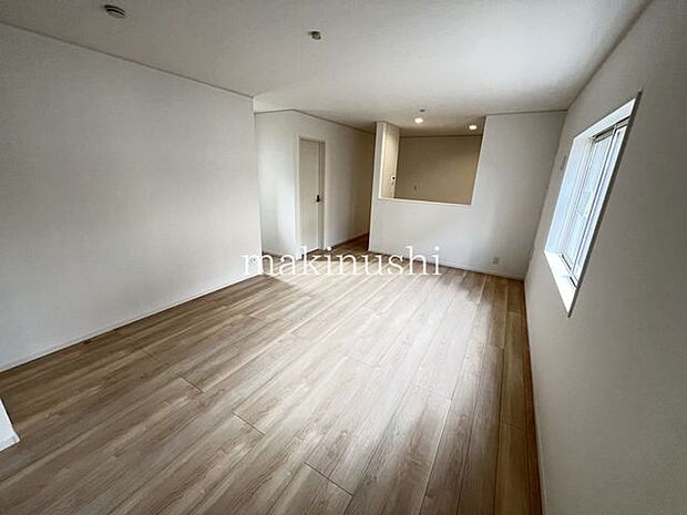 ・忙しい朝も家族が揃って食事をして頂けるダイニングスペース。美味しいお料理と家族の会話が楽しめます。