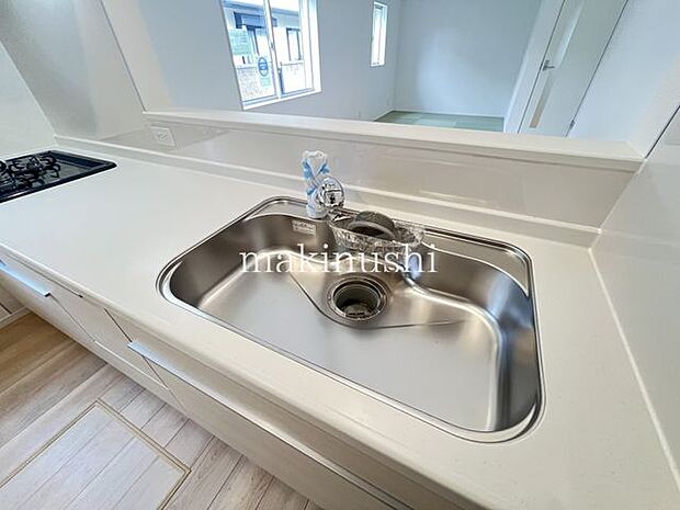 ・浄水器付きでミネラルウォーターの買い置き不要！おいしい水を手軽に使えます　