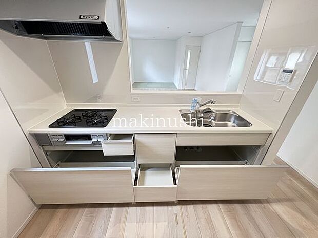 ・キッチンは後片付けおまかせの食洗機付き、余った時間は家族と過ごしたり、趣味の時間に使えます。