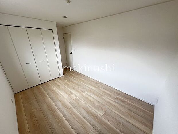 ・フローリングなので、ちょっとした汚れがあってもお掃除ラクラクです。