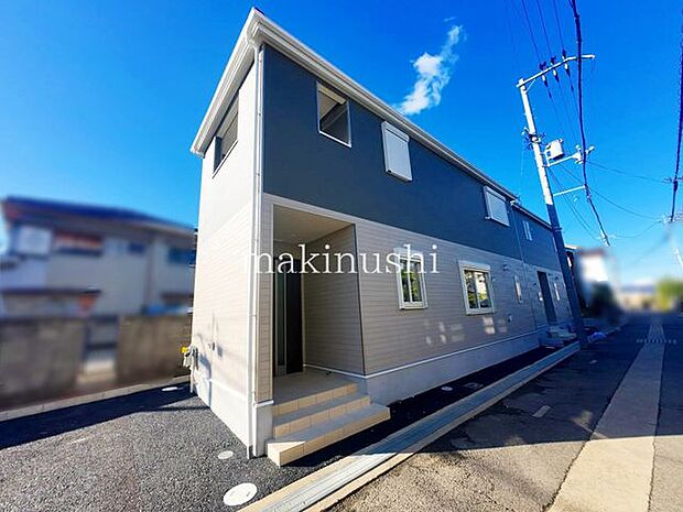 ・前面道路との高低差が無く、交通量も少ないので日々の車の出し入れも安心です。