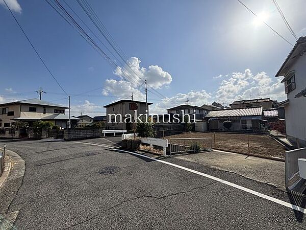 前面道路含む外観堺市東区高松　土地をご覧いただきありがとうございます。お気軽にお問い合わせください