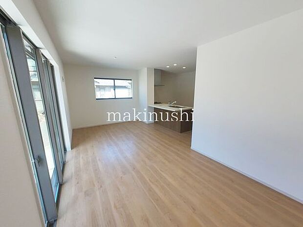 リビング忙しい朝も家族が揃って食事をして頂けるダイニングスペース。美味しいお料理と家族の会話が楽しめます。