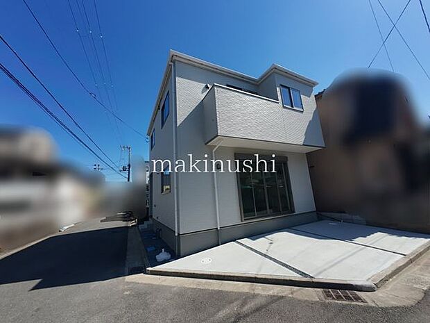 前面道路含む外観八尾市沼3丁目 新築戸建☆完成済☆ご見学等はお気軽にお問い合わせください。