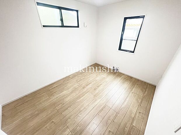 ・フローリングなので、ちょっとした汚れがあってもお掃除ラクラクです。