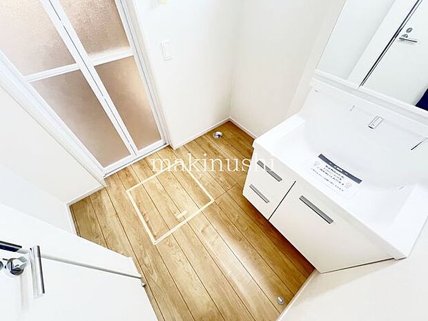 ・シャワー付き洗面台なので髪の毛や汚れに気付いた時にサッとお掃除できます。