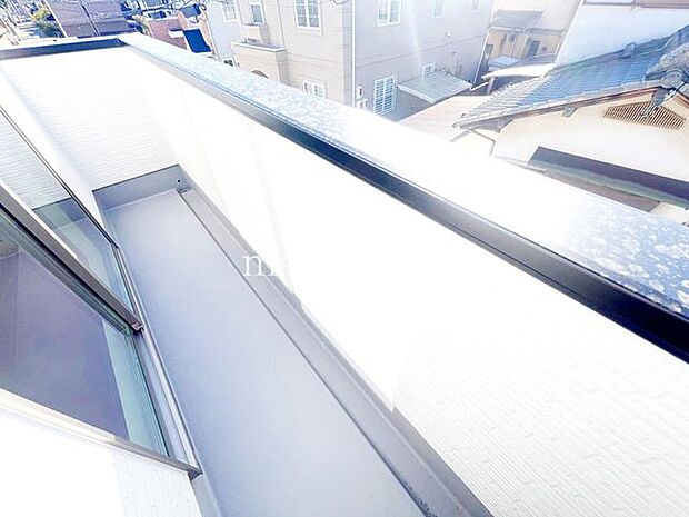 バルコニーバルコニー2ヶ所あり、一度にたくさんのお洗濯物をまとめて干すことができます。