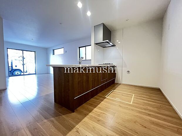 キッチンコミュニケーションを育む、子育て家族にピッタリのカウンターキッチンです。