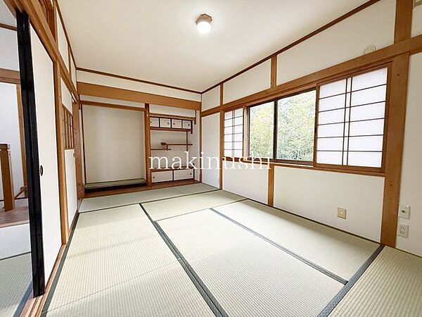和室　2階約7.5帖の和室大きな窓があり、通風良好！