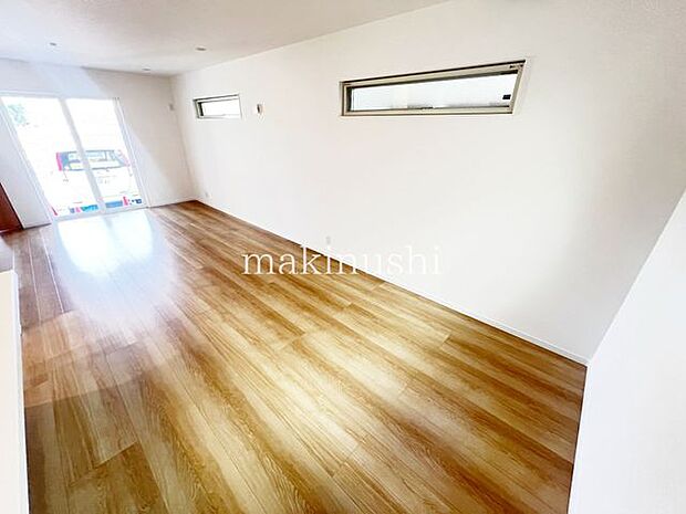 リビング対面キッチンと独立和室で来客時もプライベートを守れます。