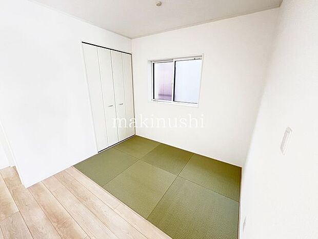和室来客用・お子様のお昼寝スペース・コタツ専用スペースと活躍しそうなお部屋です。