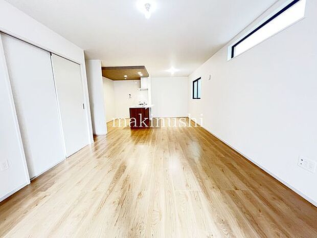 リビング対面キッチンと独立和室で来客時もプライベートを守れます。