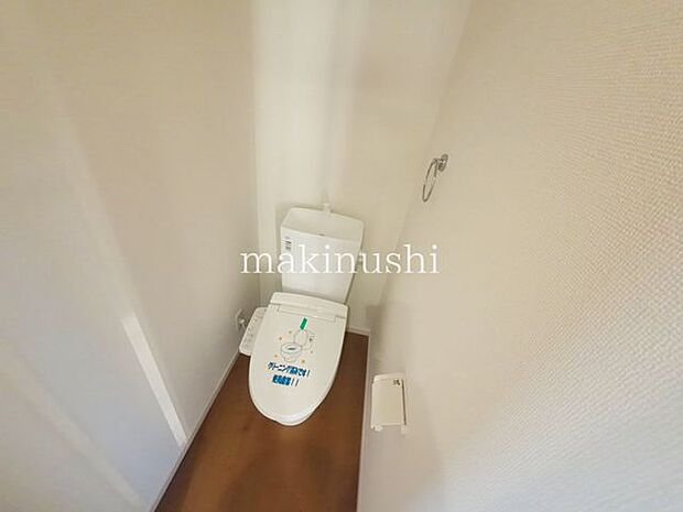トイレ快適な温水洗浄便座付きのトイレです。毎日使うトイレが綺麗だと嬉しいですね。