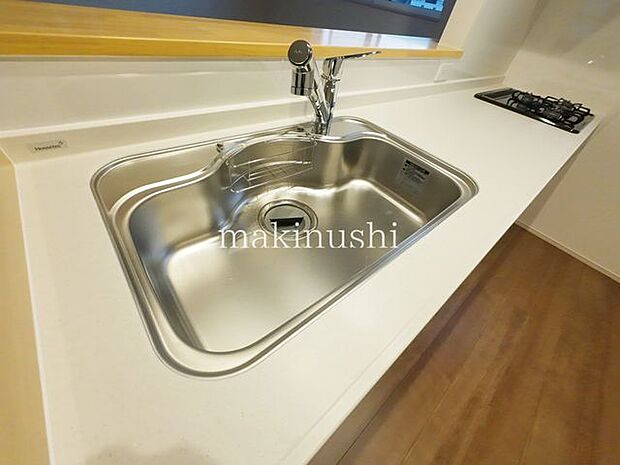 キッチン広々として洗い物なども使いやすいシンクです。
