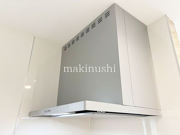 A号棟　換気扇静かなシロッコファン搭載キッチンです。煙をしっかり集めて強力な換気。お掃除も楽で嬉しいですね。