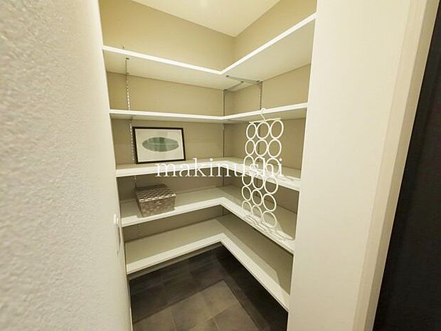 玄関収納収納力のあるシューズインクロークで玄関はスッキリ。