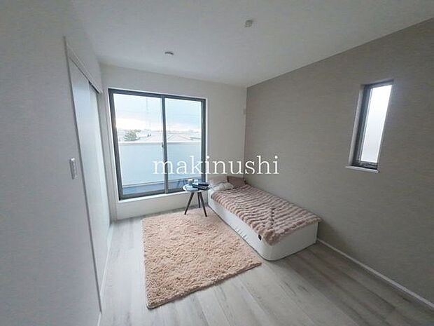 寝室約6.0帖のお部屋になります〜ゆっくりとご見学下さい。〜