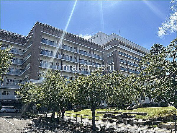 公益財団法人浅香山病院 徒歩10分。 740m