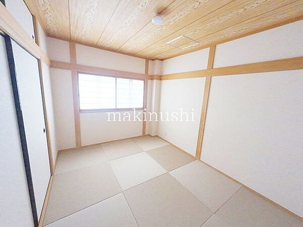 和室　約6.7帖の和室畳のお部屋は夏は涼しく、冬はコタツスペースとしてほっこり過ごせます。