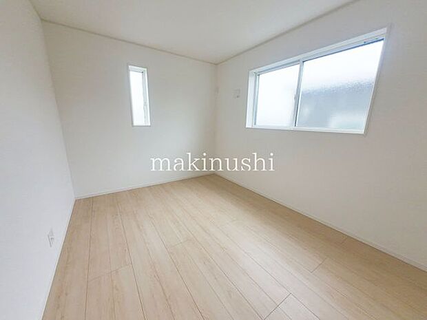 ・フローリングなので、ちょっとした汚れがあってもお掃除ラクラクです。