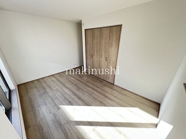 洋室 約7.2帖クローゼット有り、たくさんのお洋服も楽々収納できます。