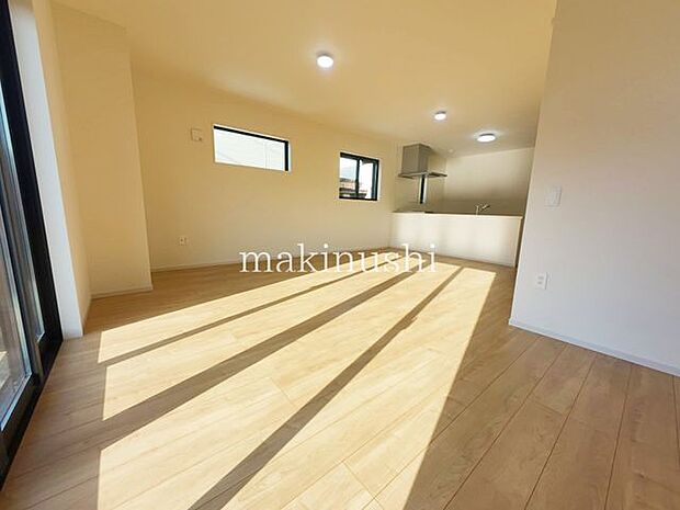 リビングコミュニケーションを育む、子育て家族にピッタリのカウンターキッチンです。