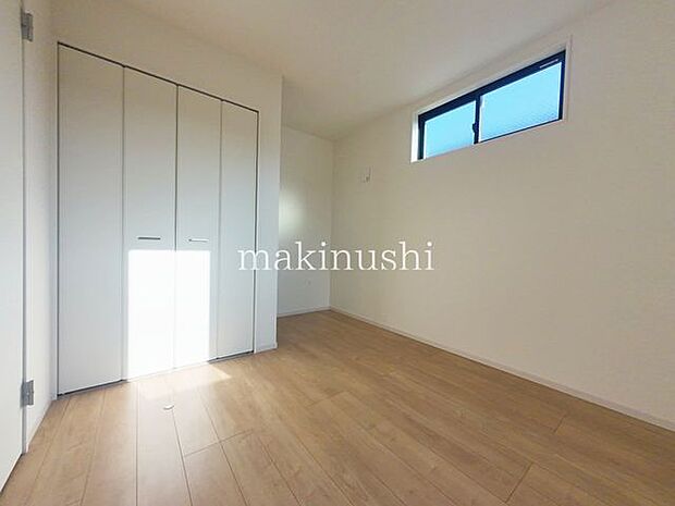 子供部屋約5.2帖でクローゼット付き!お気に入りのインテリアで個性を演出できます。