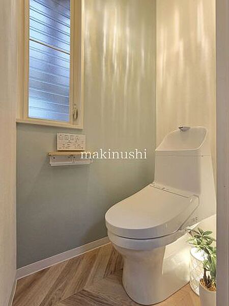自動洗浄機能付き便座を新調しています♪こだわりのオシャレなライト等が付いていますので、是非ご覧ください♪