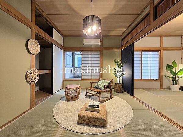 2階東側の6帖の和室♪和とアジアンが融合した非日常を感じる癒しの空間です♪