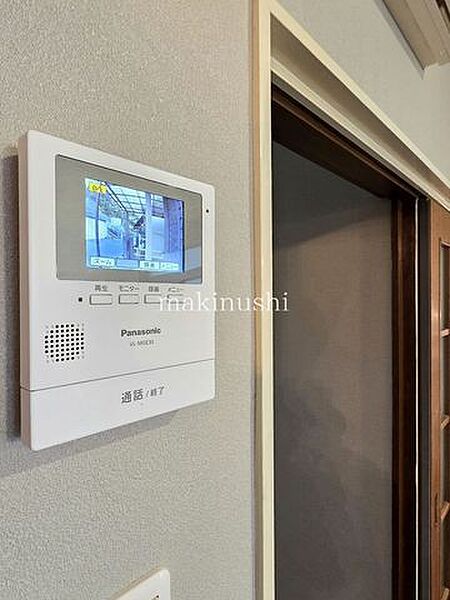 ＴＶモニター付きインターホン♪ドアを開けずに用件がわかると何かと便利で安心です♪