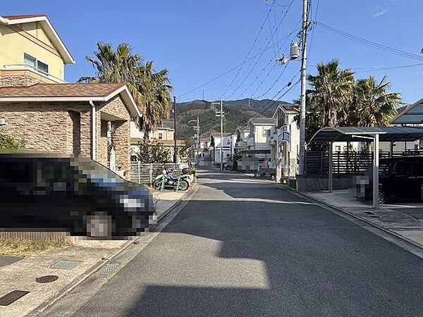前面道路広々幅員6m♪駐車が苦手な方にも安心です♪