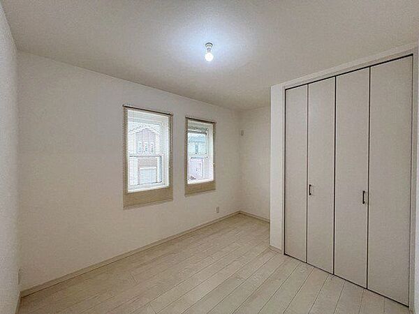 2階各居室にはクローゼットがあり、お洋服が整理できてお部屋が広く使えます♪