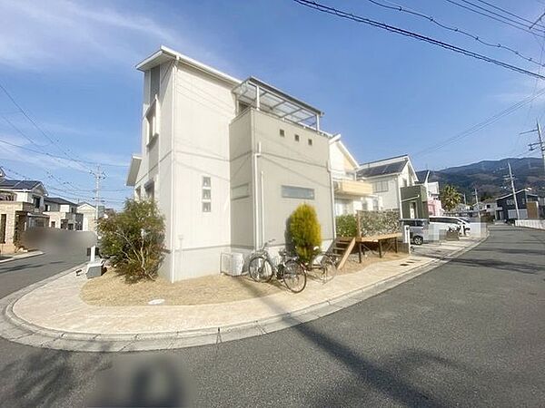 南西角家につき日当たり・通風良好です♪かなん桜小学校まで約500m♪お子様の通学は安心の距離です♪