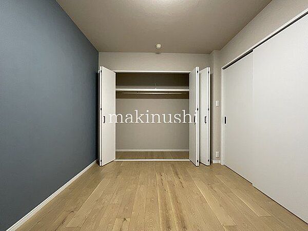 クローゼットがあり、お洋服が整理できてお部屋が広く使えます♪