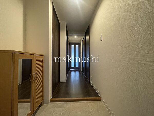 エレベーターホールの目の前で便利なお部屋！荷物が多い時でも安心です！