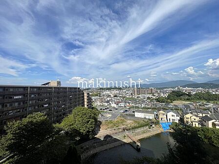 高台に位置しておりますので遠くの山々まで一望できます!