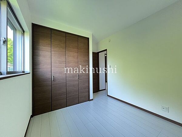 2階各居室にはクローゼットがあり、お洋服が整理できてお部屋が広く使えます♪