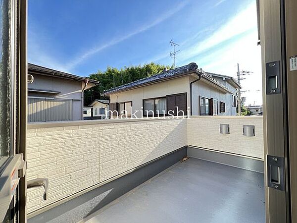 南向きバルコニーは日当たりが良くお洗濯の効率アップ♪