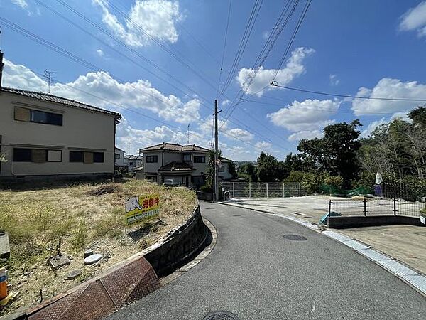 前道の幅員は約5．2ｍあります♪
