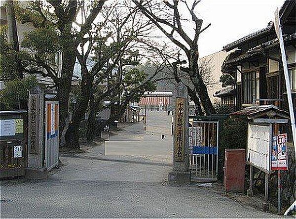 千早赤阪村立赤阪小学校 徒歩13分。 970m
