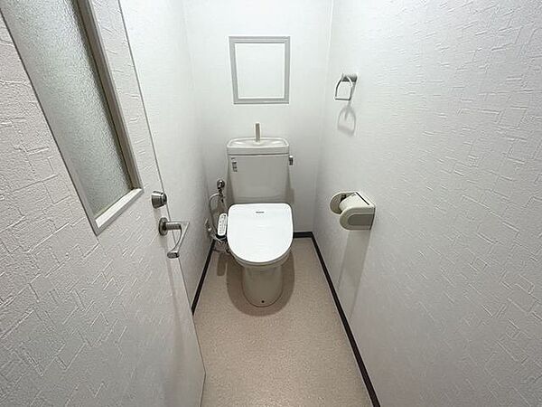 温水洗浄機能付きです♪
